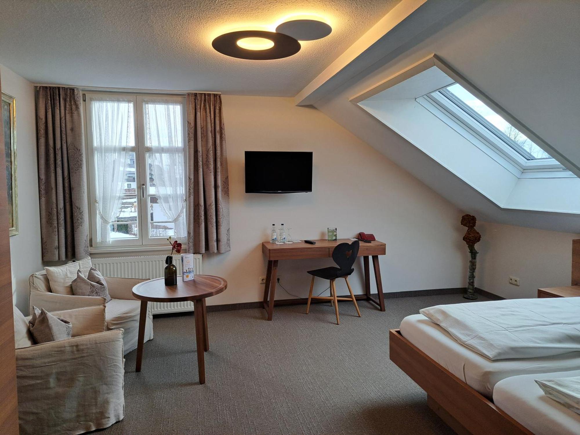 Landgasthof Roessle - Beim Kraeuterwirt 오버스타우펜 외부 사진